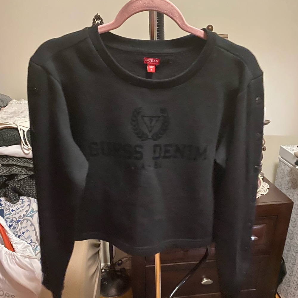 Cropped Guess sweatshirt